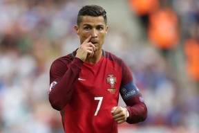 2026世界杯-跨界荒诞战，Ning与莱万70分钟激战掘金，绝杀瞬间胜负难料
